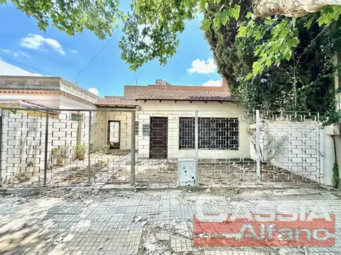 CASA 4 AMBIENTES EN BARRIO RESIDENCIAL CON JARDÍN Y PATIO,  LOTE 158M2, 8 X 19
