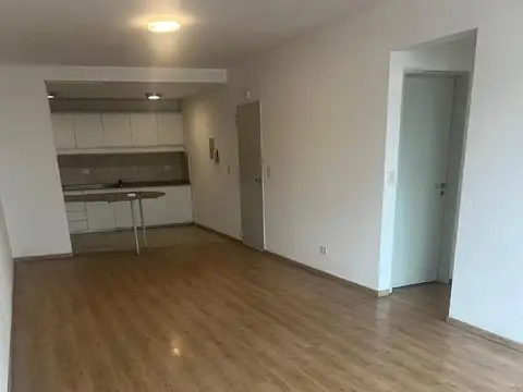 Alquiler de 2 ambientes con balcón al frente en Chacarita