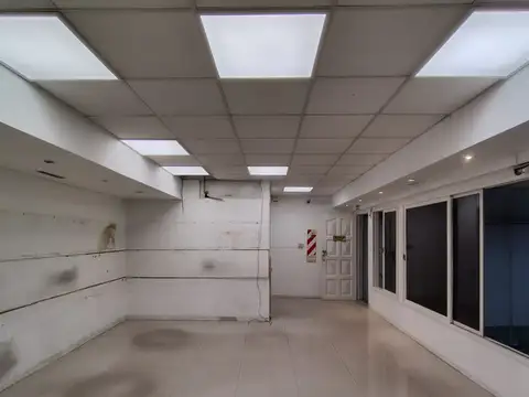 EXCELENTE GALPON – 250 MTS2 CUBIERTOS - MUY BUEN ESTADO – EN UBICACIÓN PRIVILEGIADA - PROXIMO AVENIDAS NAZCA GAONA Y JUAN B JUSTO –  LOTE PROPIO