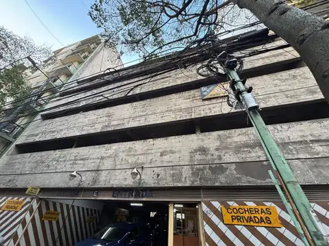 Cochera cubierta. Excelente ubicación. Caballito.