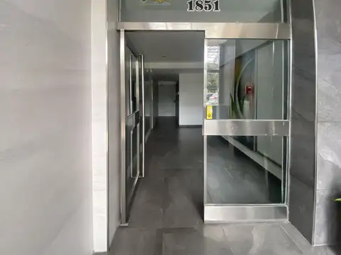 Oficina 7 ambientes con 1 baño