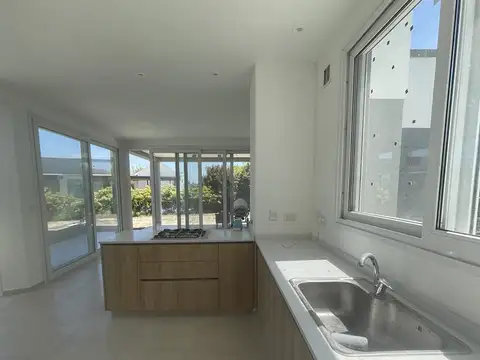 Casa en Venta con 4 cocheras