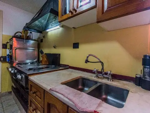 CASA CENTRO  WILDE 4AMBIENTES SOBRE LOTE 370 m2