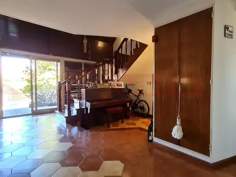 Casa en Venta con 3 cocheras