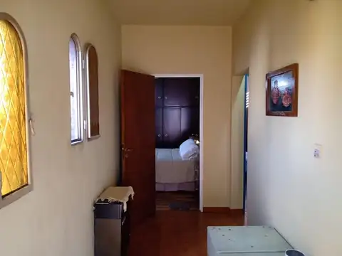 Casa 6 ambientes con 4 baños