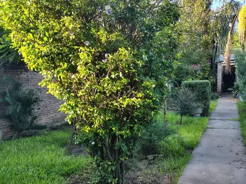 Calle 14 entre 57 y 58 VILLA ELISA 2400