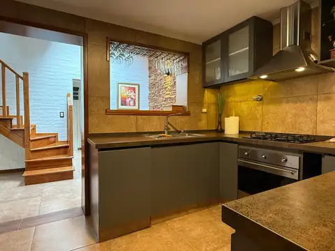 Casa 6 ambientes con 3 baños
