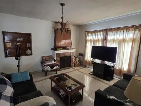 Casa en Venta con 3 cocheras