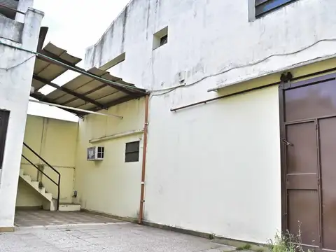 VENTA - Galpón con Casa 2 Dormitorios y Cochera - Zona Sur-Rosario