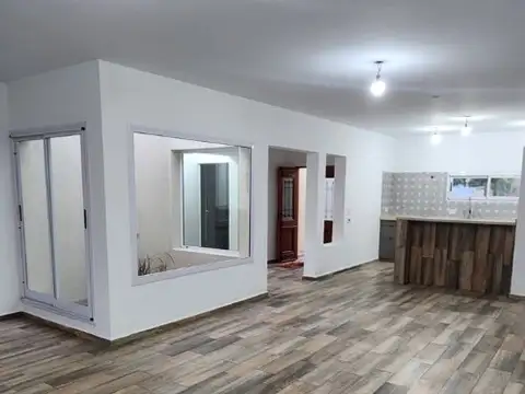 Casa 4 ambientes con 2 baños