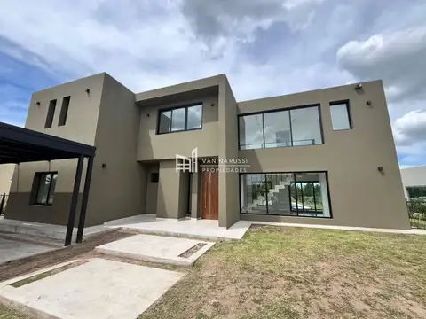 Casa en Venta con 2 cocheras