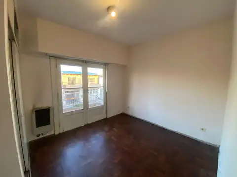 Depto Tipo Casa en Alquiler en Sarandi, $ 700.000