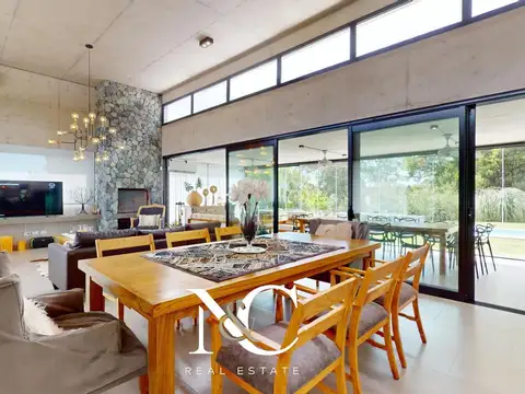 Casa en venta en Costa Esmeralda con gas y piscina