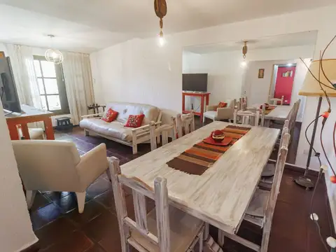 Casa 4 ambientes con 2 baños