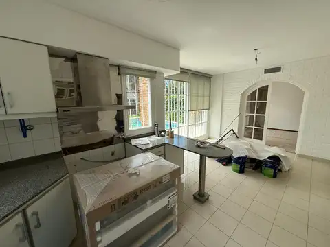 Casa en Alquiler con 2 cocheras