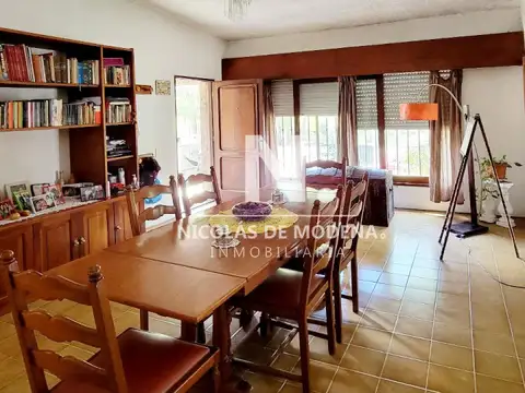 Casa 5 ambientes con 2 baños