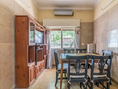 VENTA. CASA 3 AMBIENTES. DÚPLEX AL FONDO. HUDSON, BERAZATEGUI