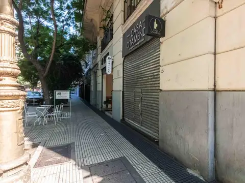 Impecable Local – Frente a Plaza San Martín Continuidad de Florida