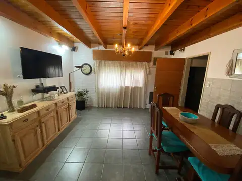 Casa 5 ambientes con 3 baños