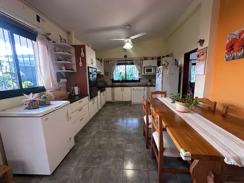 Casa en Venta con 3 cocheras