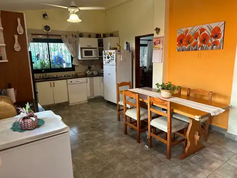 Casa 10 ambientes con 3 baños