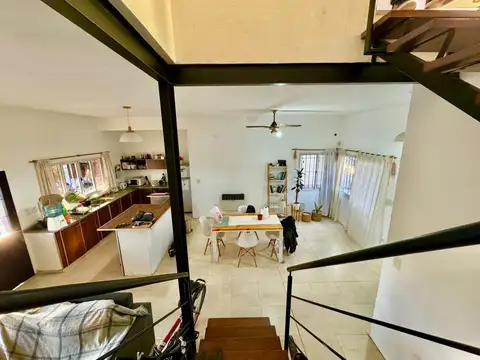 Casa 4 ambientes con 2 baños