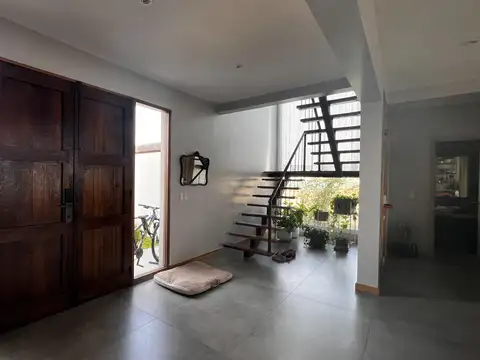Casa en Venta con 6 cocheras
