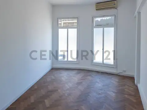 Venta de Oficina 5 ambientes en Vicente López - Esquina Av. Maipú e Hipólito Yrigoyen