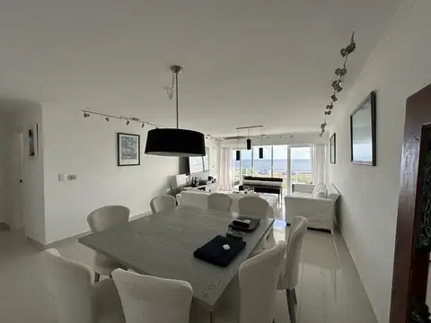 Departamento en Punta Del Este  Primera linea. Excelentes vistas. Parada 36 Mansa