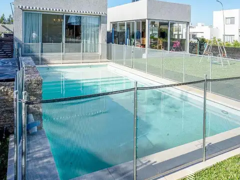 Casa 5 ambientes con 3 baños