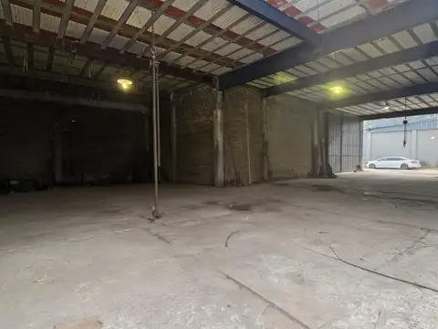 Galpón con doble ingreso Lamadrid y Pedernera