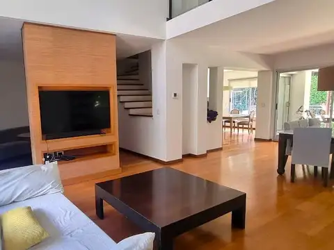 Casa 5 ambientes con 4 baños