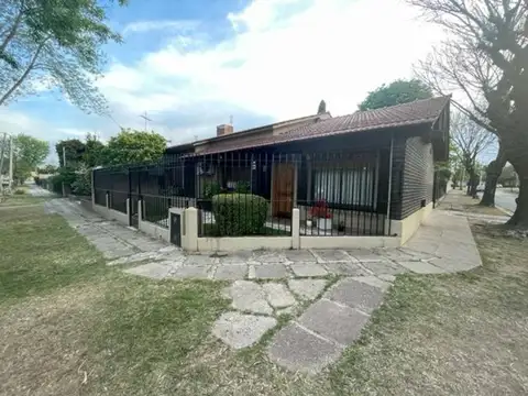 CASA 5 AMBIENTES EN VENTA EN MONTE GRANDE