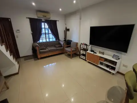 Depto Tipo Casa 4 ambientes con 2 baños