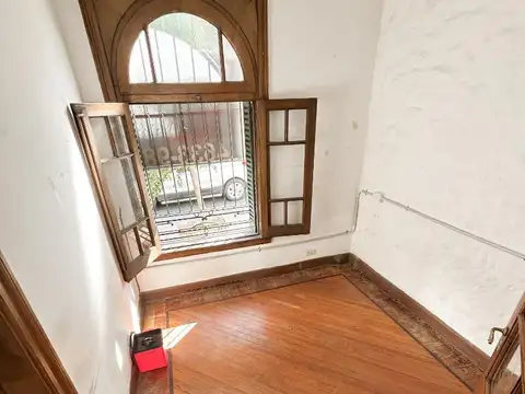 PH sobre Avenida de 6 ambientes con DESTINO COMERCIAL