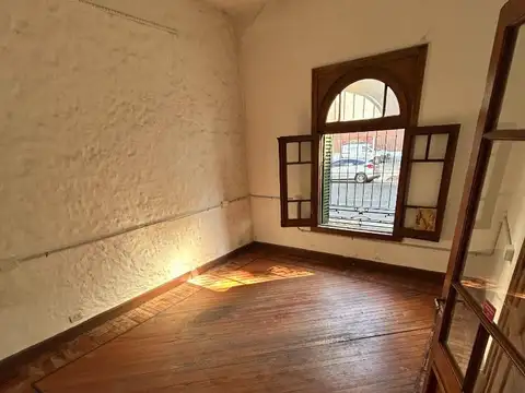 PH sobre Avenida de 6 ambientes con DESTINO COMERCIAL