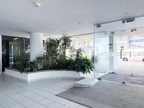 Apartamento en venta c/ cochera en Punta Shopping