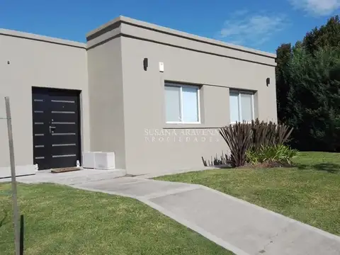 Casa  en Venta en Barrio Santa Guadalupe, Pilar del Este, Pilar