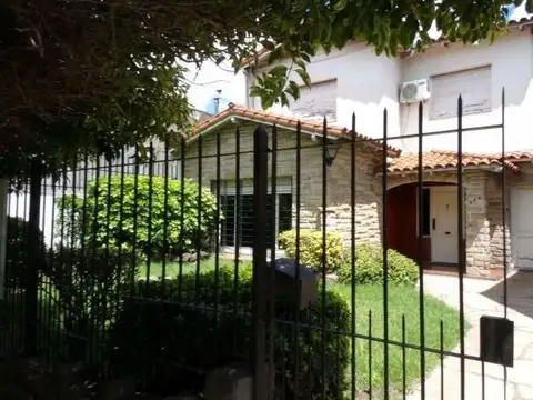 Casa - Venta - Argentina, Morón - Adolfo Saldias 100