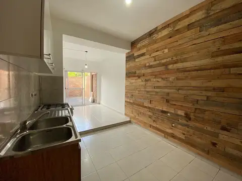 Depto Tipo Casa 2 ambientes con 1 baño