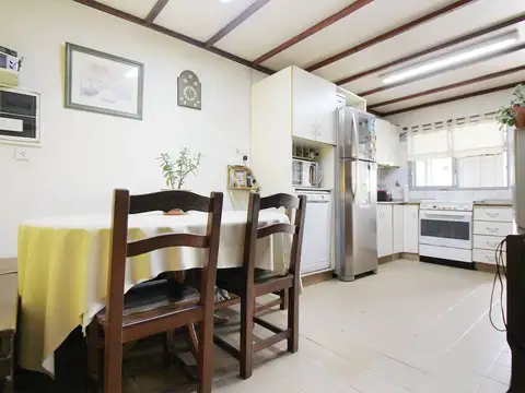 Casa 4 ambientes con 1 baño