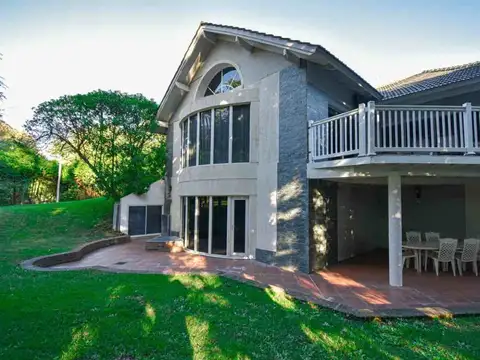 Casa 7 ambientes con 5 baños