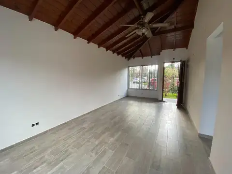 Casa 4 ambientes con 1 baño