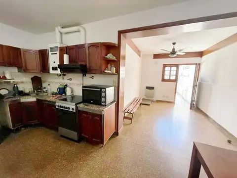 Casa en Alquiler con 2 cocheras