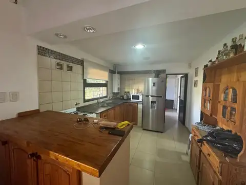 Casa 6 ambientes con 2 baños