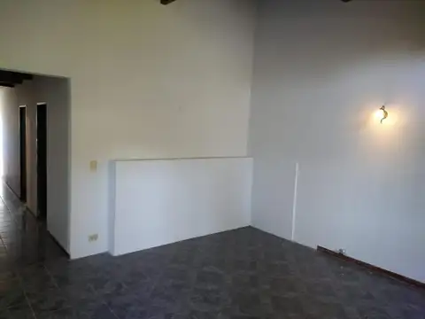 Casa en venta de 3 dormitorios c/ cochera en Belén de Escobar