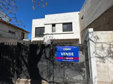 DUPLEX 3 AMBIENTES, PATIO Y COCHERA