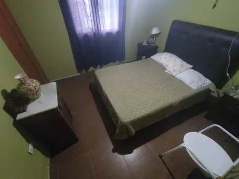 Casa 10 ambientes con 2 baños