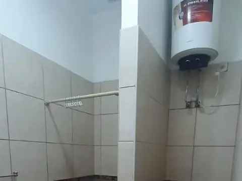 ALQUILER! MUY BUEN DEPTO T/CASA AL FTE DE 1 AMB EN CALZADA