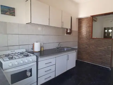 ALQUILER! MUY BUEN DEPTO T/CASA AL FTE DE 1 AMB EN CALZADA